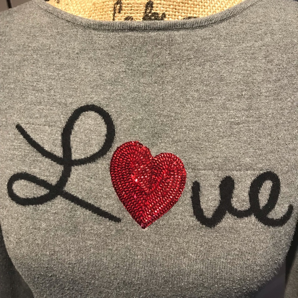 Figure fitting sweater/shirt